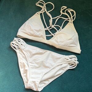 White strappy bikini ⚪️